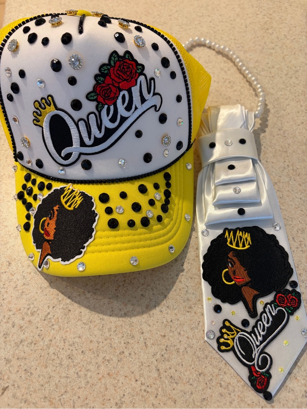 Queen Kids Yellow & White Hat and Tie Set - Unbranded